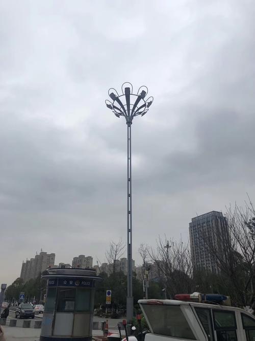 高桿燈廠家產(chǎn)品內(nèi)部組成構(gòu)件相關(guān)介紹